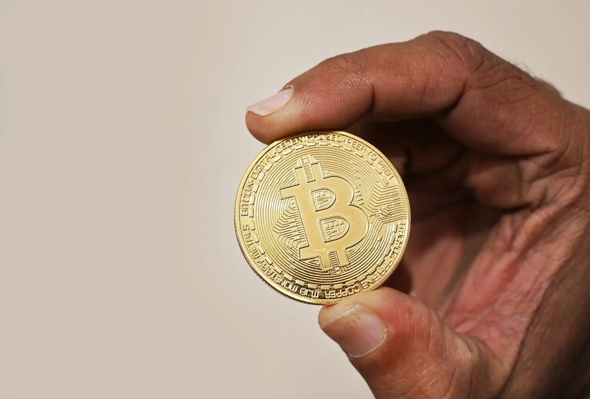 Una moneta bitcoin